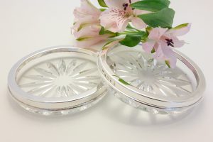 Onderzetter kristal met zilveren rand